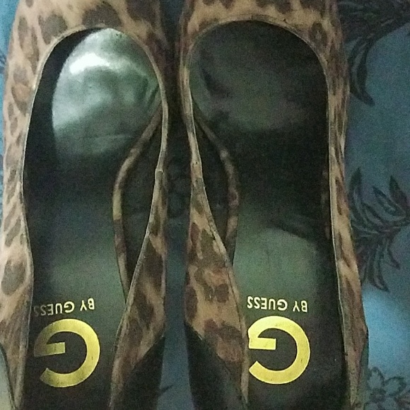 G by Guess leopard pumps - Picture 2 of 5